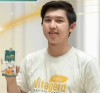 Koh Dennis Lim bersama Madu Vitagerd